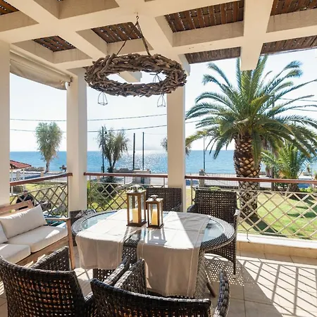Vitamin Sea Beachfront Villa, Sithonia #feelslikehome Villa